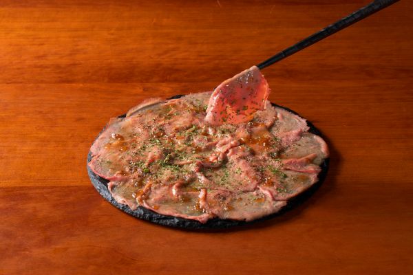 【小分け】低温調理牛タン｜不定貫700g～900g｜6時間かけた真空調理の技術で柔らかさと旨味を凝縮