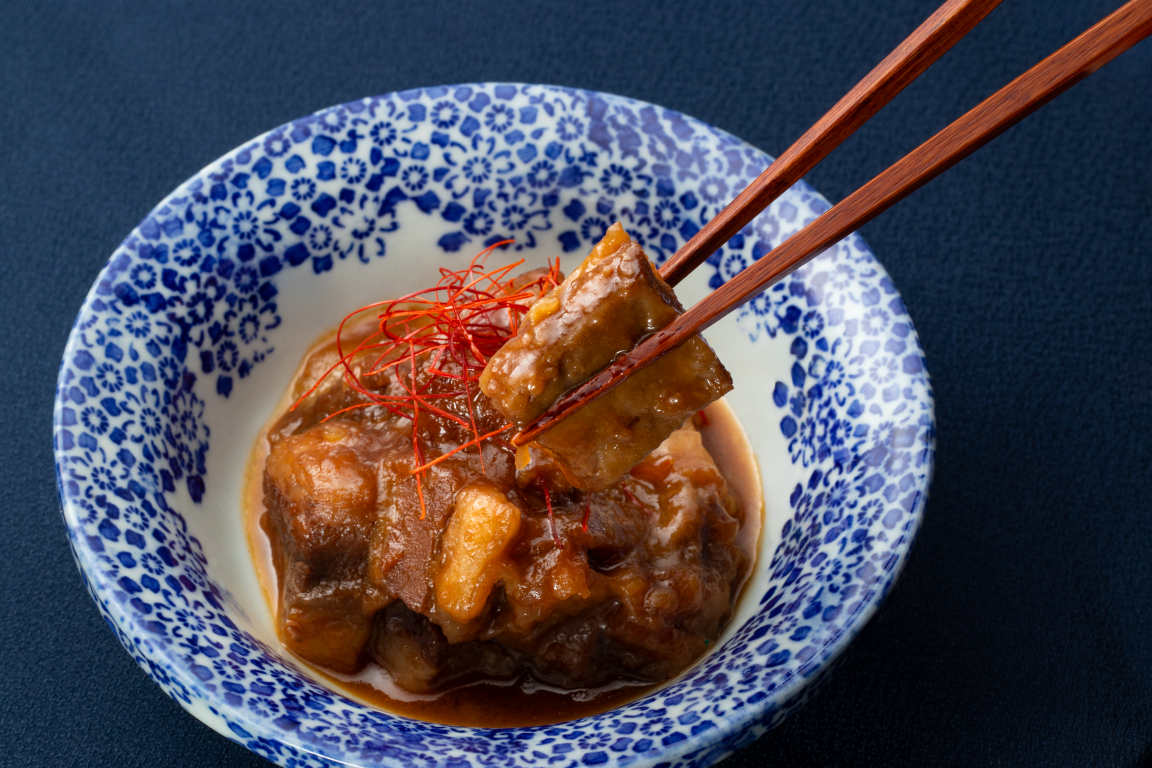【麺屋くろ松】国産牛すじ煮込み|トッピングにも|甘味と旨味を引き出す二段仕込み